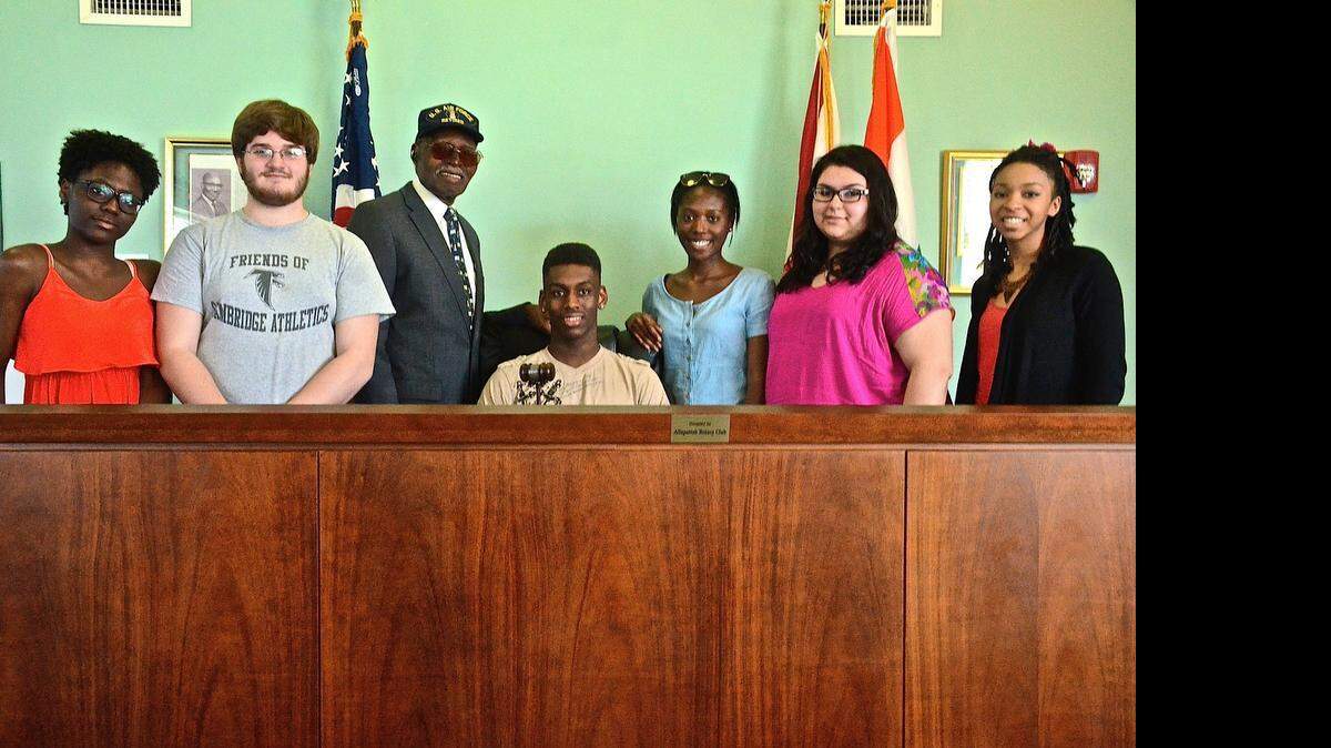 
Cambridge, MASS Kimbrough Scholars visiting Miami's Black Police Precinct and Courthouse Museum from left to right: Margie Ofori; Connor Hogue-Rodley; officer McKay; Elorpheton Deneus; Omolara Adekeye; Dakotah Sanford; Jwahir Sundai
