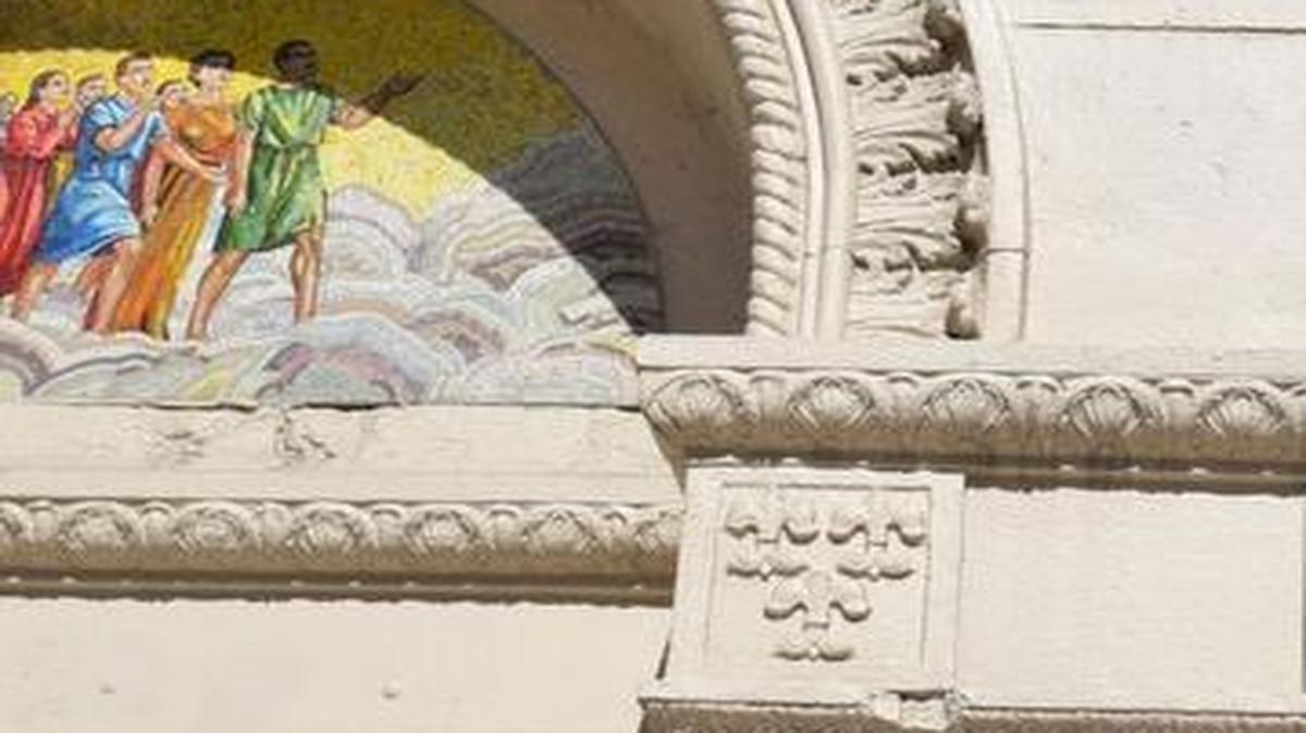 During the 2015 event, Historic Hunters Kate and Jim Mayes of Coral Gables identify architectural features of the Trinity Episcopal Cathedral, which was completed during the Roaring ‘20s, but first organized in 1896 as the oldest church in Miami.