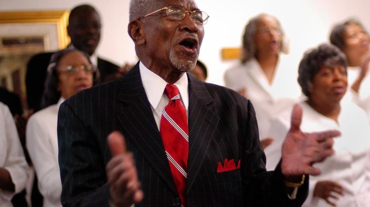 Bishop Walter H. Richardson, pastor and overseer of The Church of God Tabernacle (True Holiness) in Liberty City, will open the Holy Convocation celebration at 10 a.m. Sunday.