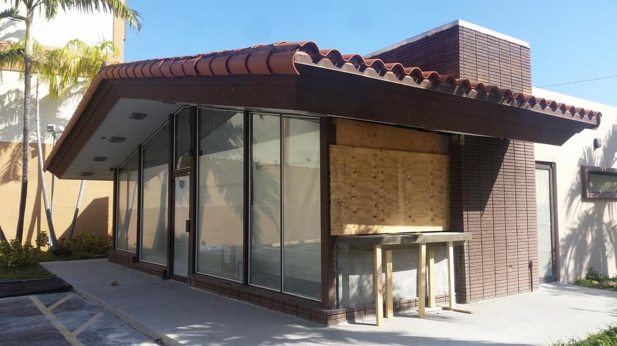 The proposed site of the new Tinta y Cafe at 1315 Ponce de Leon Blvd. Some nearby residents have expressed concerns over plans for a “cafecito” window and the city commission will hear from them and the cafe’s owner to settle the matter.