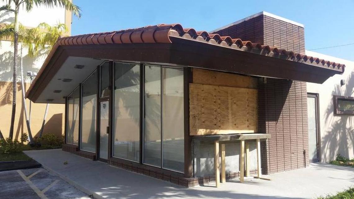 The proposed site of the new Tinta y Cafe at 1315 Ponce de Leon Blvd. Coral Gables commissioners approved a settlement after some nearby residents expressed concerns over plans for a “cafecito” window.