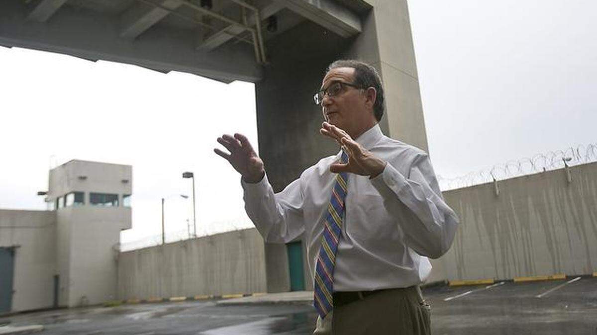Miami-Dade County criminal court Judge Steve Leifman is seen here in this photo from 10 years ago giving a tour of a mid-rise building that was renovated in order to serve people with mental illness. Leifman has given countless tours over the past decade, but the facility, at 2200 NW 7th Ave., in Miami, still isn’t open.