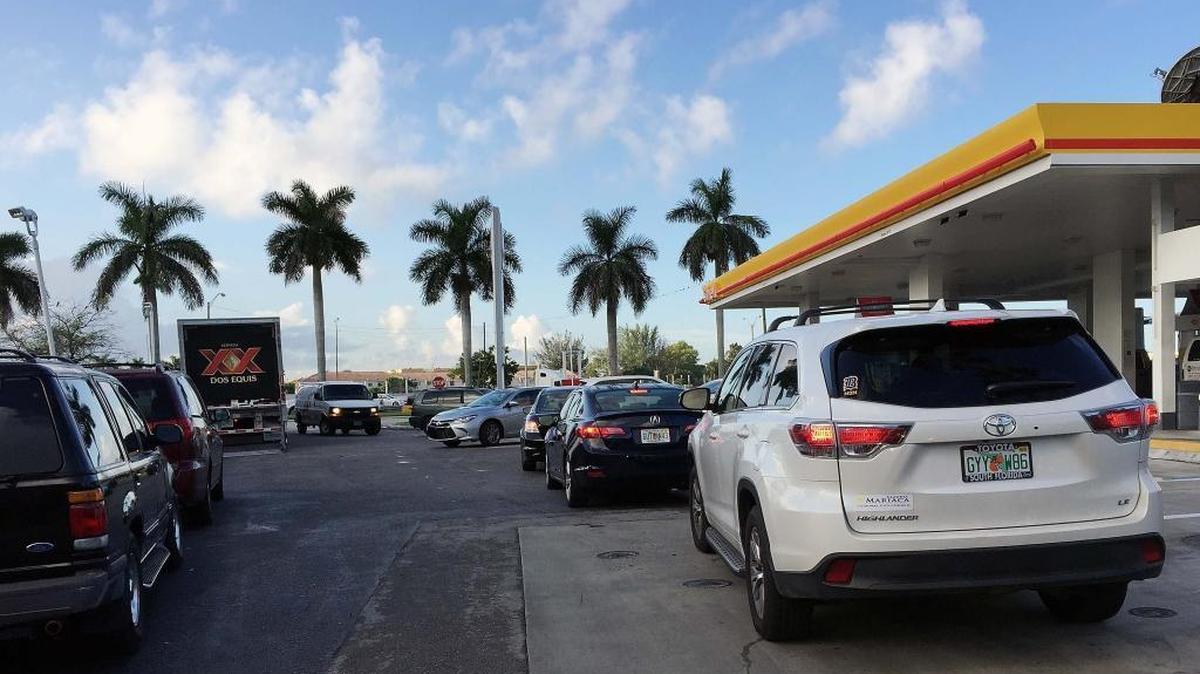 Crowded Shell gas station at Northwest 12th Street and 84th Avenue in Doral.
