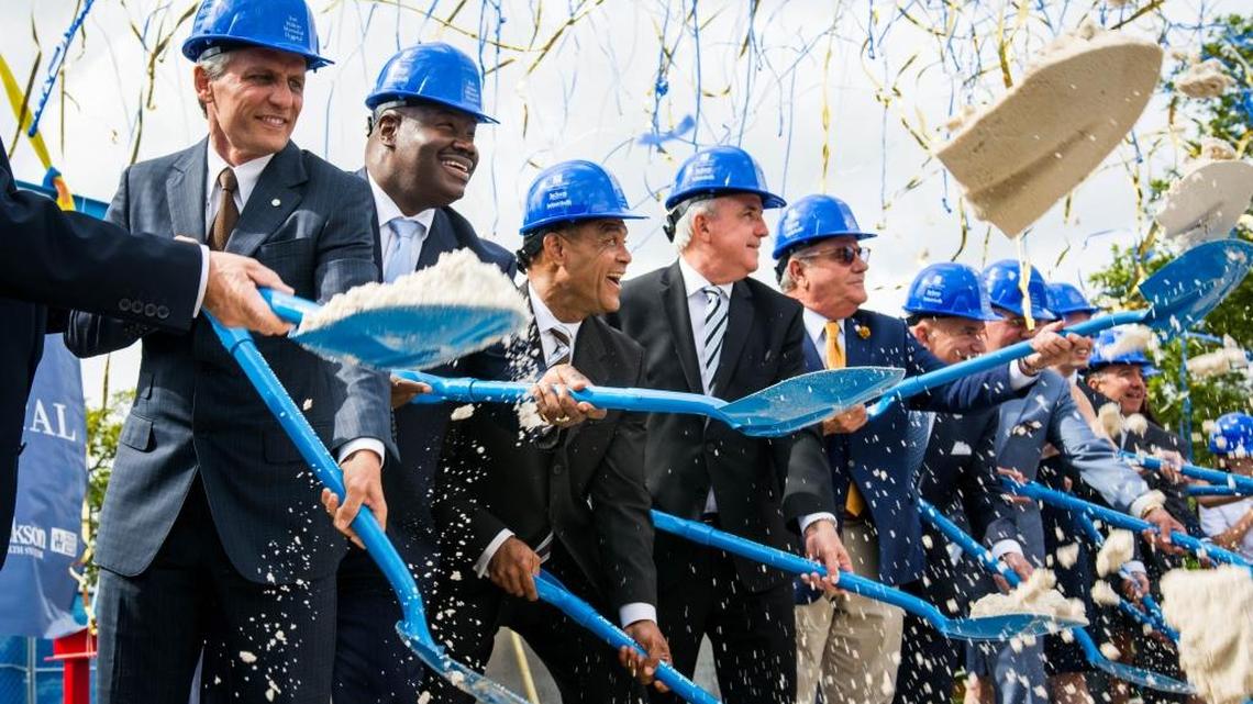 From left to right: Doral Mayor Luigi Boria, Jackson Health Foundation CEO Keith Tribble, Jackson Health Foundation Chairman Dr. Rudy Moise, and Miami-Dade County Mayor Carlos Giménez at the groundbreaking of José Milton Memorial Hospital.