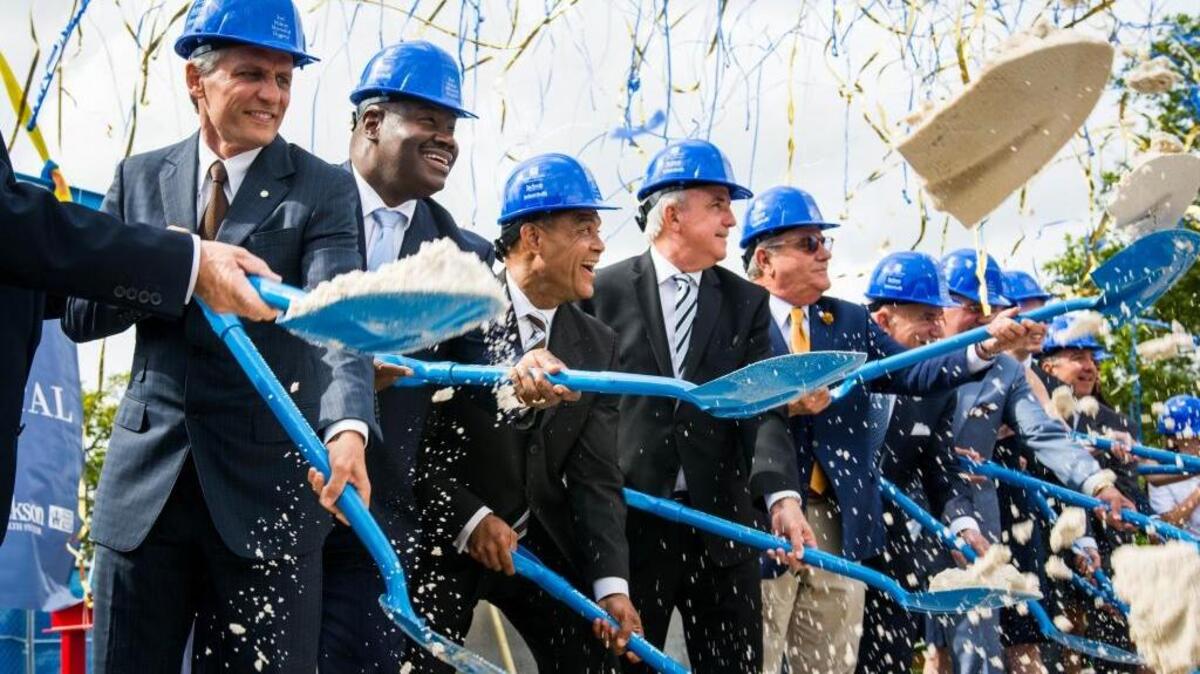 From left to right: Doral Mayor Luigi Boria, Jackson Health Foundation CEO Keith Tribble, Jackson Health Foundation Chairman Dr. Rudy Moise, and Miami-Dade County Mayor Carlos Giménez at the groundbreaking of José Milton Memorial Hospital.