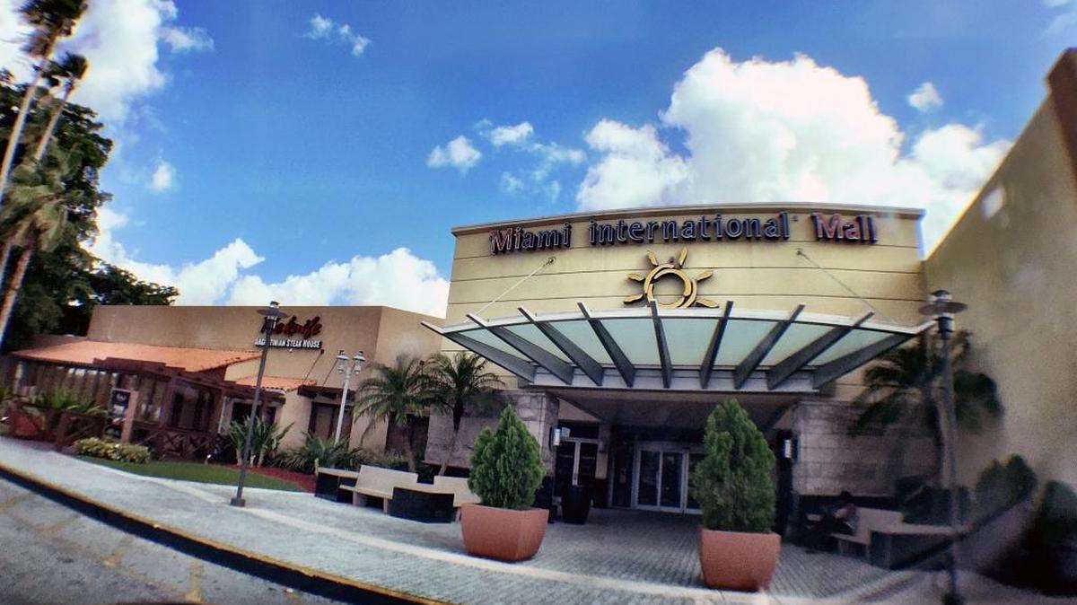 Doral police arrested three “juggers” at Miami International Mall.