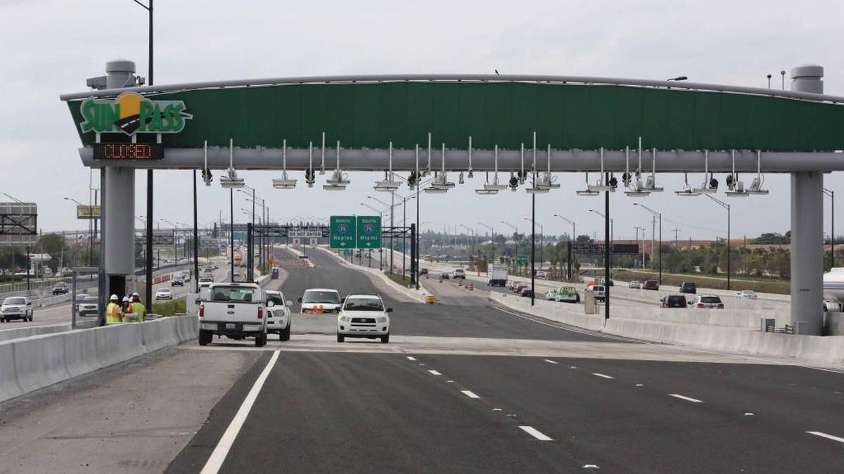 Reversible lanes on Interstate 595 in the area of Davie.