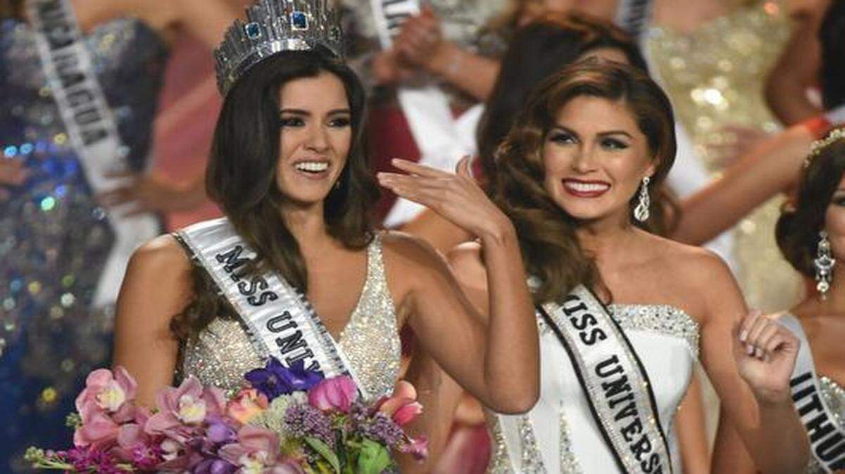 Miss Colombia Paulina Vega, left, is crowned Miss Universe 2014 by Miss Universe 2013 Gabriela Isler during the 63rd Annual Miss Universe Pageant at Florida International University on Sunday, Jan. 25, 2015.