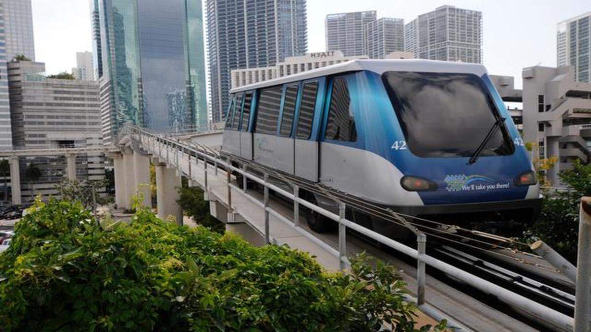 
The free Metromover leaves Third Street Station toward Brickell, Wednesday, April 13, 2011.
