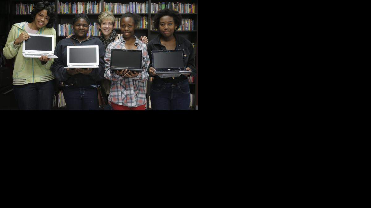 
(Left to right) Jurmelle, 17, Davona, 14, Dayna Steele, Bodactious, 17, and Tabitha, 16, after Dayna Steele gave them Google Chromebooks in Miami on Friday, Nov. 28, 2014.
