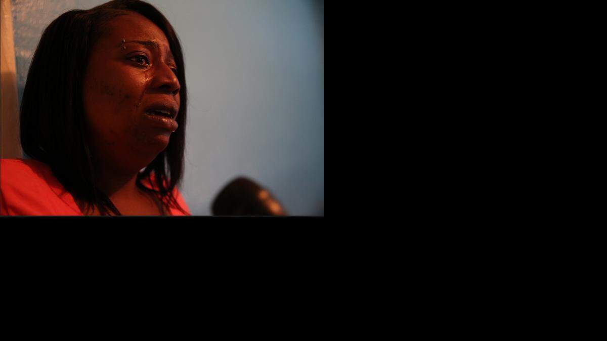 
Gaynesha Williams recounts the day her 16-year-old son's bedroom ceiling fell on him.
