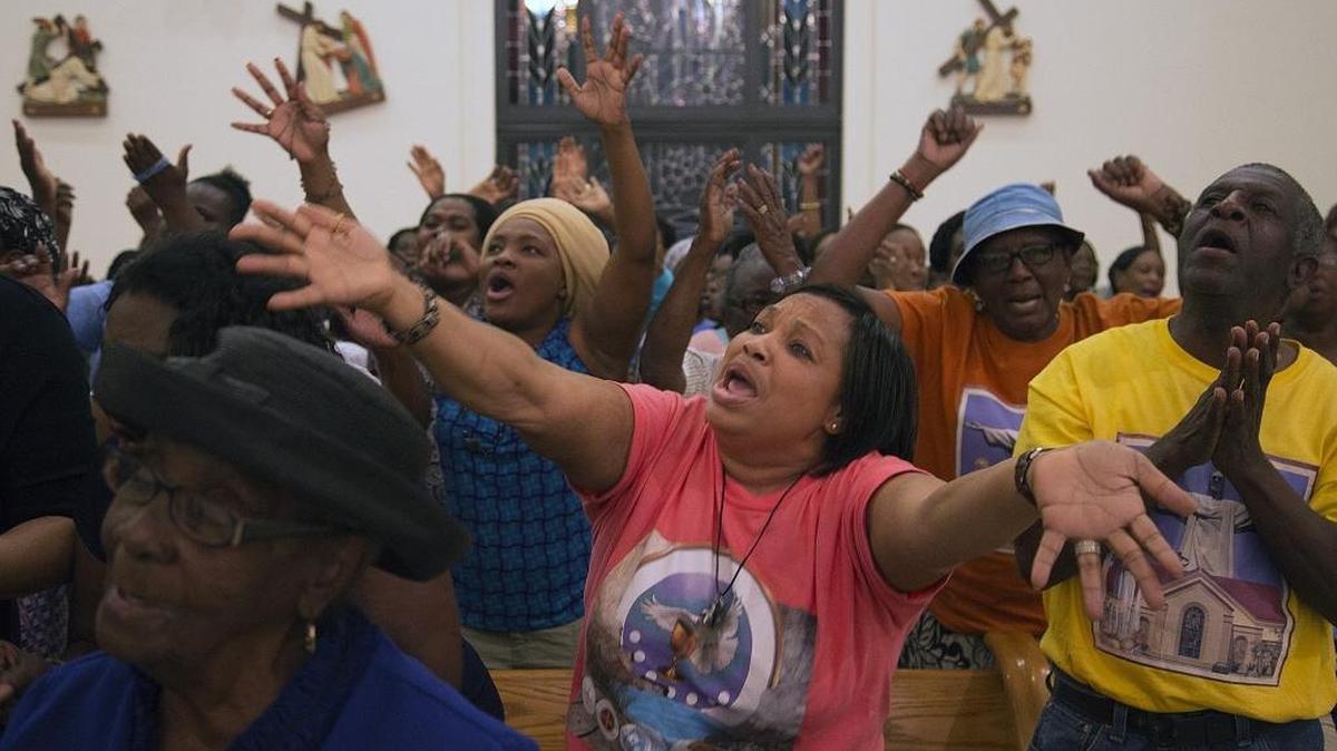 
North Miami Beach resident Agnes Laventure, 47, center, sings during the "Jericho" service at Notre Dame D'Haiti on Thursday, Oct. 15, 2015.
