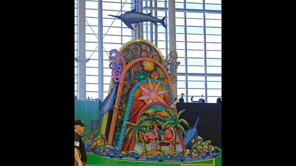 Mayor Carlos Gimenez and the Marlins are talking about removing “Homer,” the $2.5 million sculpture that whirs with moving dolphins and splashing fountains when the Marlins hit a home run.