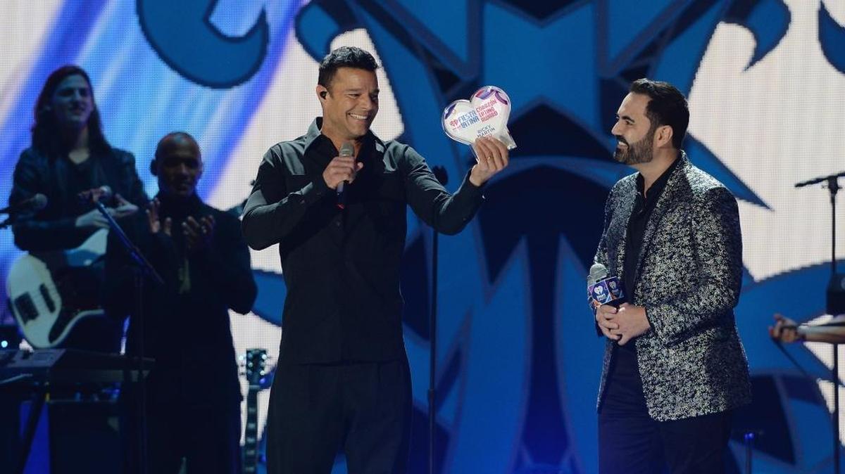 Ricky Martin recieves the Corazon Latino Award by the hands of Enrique Santos onstage during the iHeartRadio Fiesta Latina: Celebrating Our Heroes at American Airlines Arena on November 4, 2017 in Miami, Florida.