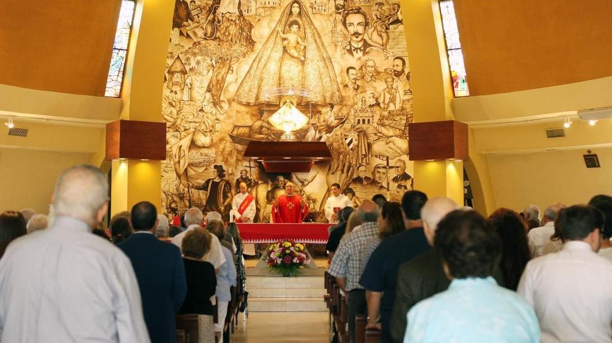 
The Rev. Juan Rumin Domínguez celebrates Mass at the Ermita de la Caridad shrine.
