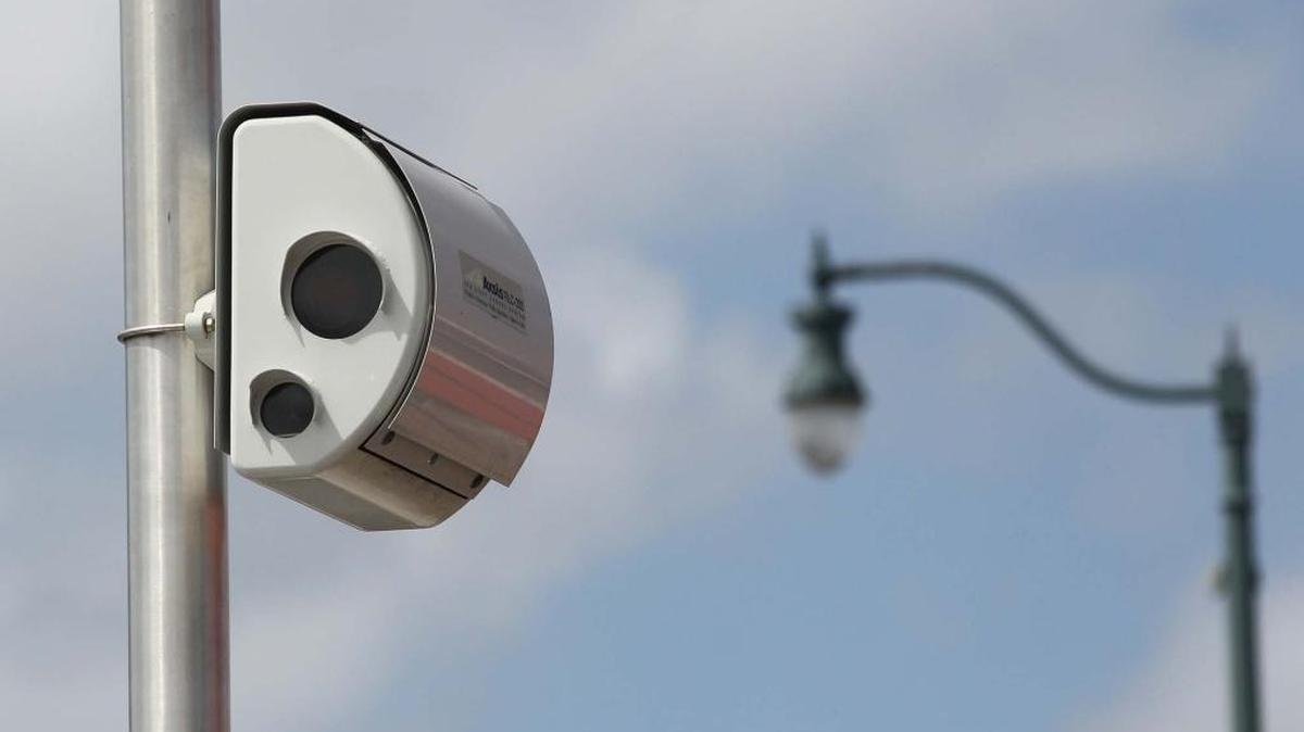 A red light camera at the corner of Southwest Eighth Street and Fourth Avenue in Little Havana near I-95 in 2016.