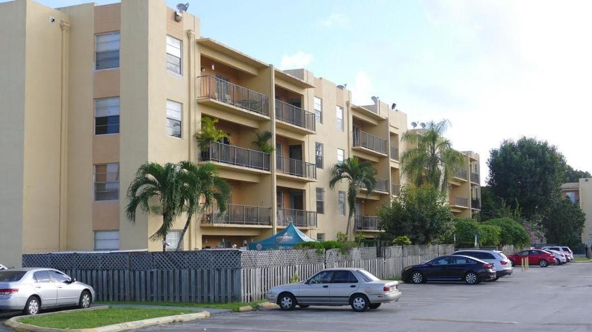 Apartment complex in Hialeah where body was found.