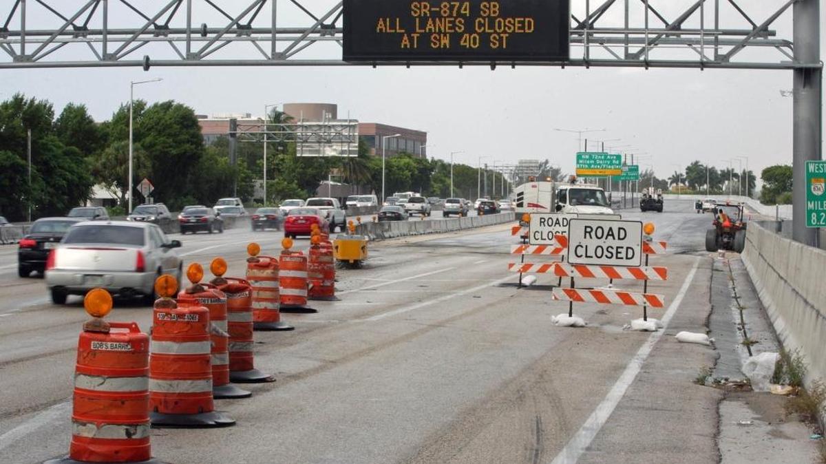 
Westbound SR 836 travel lanes will be shifted to the north onto the newly constructed roadway between NW 57th avenue and NW 87th avenue on Sunday morning October 4, 2015
