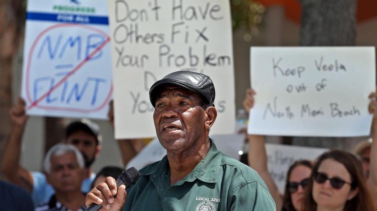 Retired water department employee Hupert Rose addresses other residents as they gather in front of City Hall on March 30 to protest a plan to outsource management of the city’s water system to a private corporation.