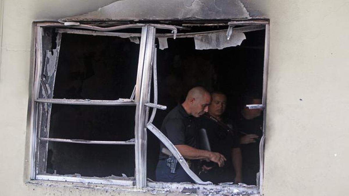 
One person died and another two were hospitalized in an early morning fire at a Hialeah apartment complex, at 1025 West 76th Street, Monday, Sept. 29, 2014. Fire officials are investigating.

