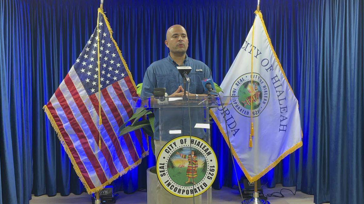 El presidente del concejo de Hialeah, Jesús Tundidor, abordó la situación en la ciudad después de que la concejala Angélica Pacheco fuera acusada de fraude sanitario por el FBI.
