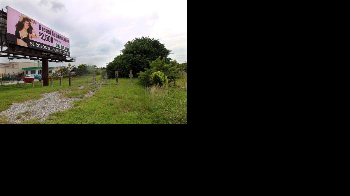 
The owners of the Ludlam Trail want to start developing the 6.2-mile stretch of land after it's sat vacant for years following railroad abandonment. This is a stretch of land located at Southwest 70th Avenue and Bird Road, looking south, Wednesday, Oct. 08, 2014.
