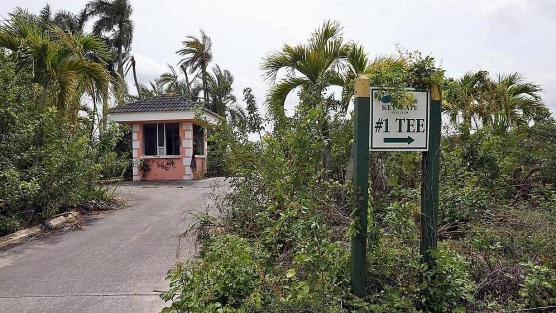 The sign leading to the first tee at Keys Gate Golf Course.