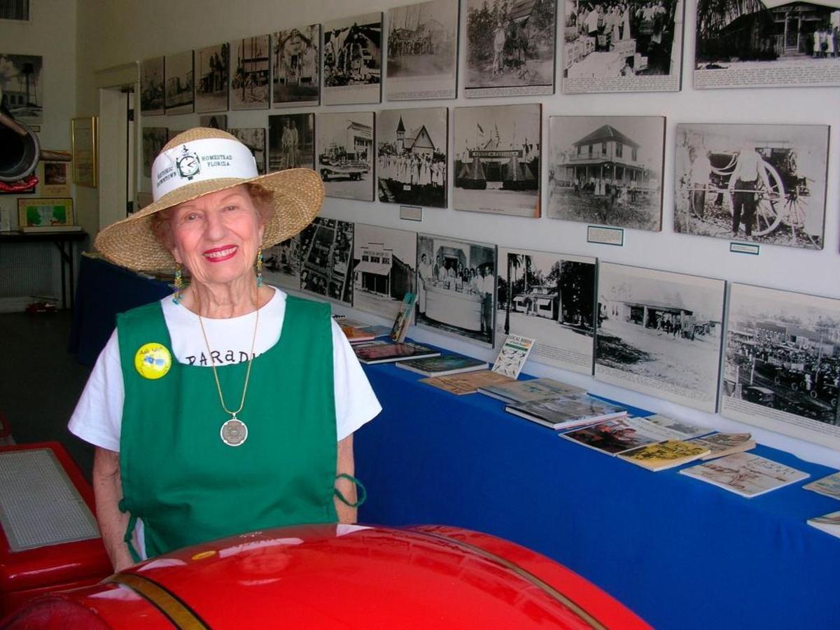 Ruth Campbell, shown here in 2005, shows off a wall displaying the museum’s collection of Homestead photos.