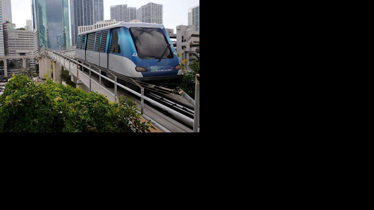 
The Metromover leaves Third Street Station.
