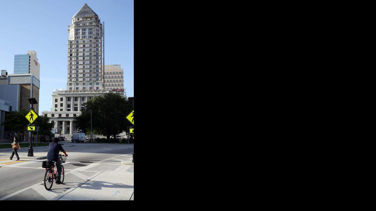 
The historic civil courthouse at 73 West Flagler Street presents no health hazards -- at least for now, according to the administration of Miami-Dade Mayor Carlos Gimenez. 
