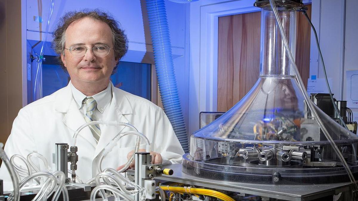
Dr. Matthias Salathe, professor of medicine and molecular and cellular pharmacology at the University of Miami, who is leading a study using a $1.95 million grant from the Florida Department of Health to measure the health risks of e-cigarettes. He is pictured here in the lab where he will conduct the five-year study.
