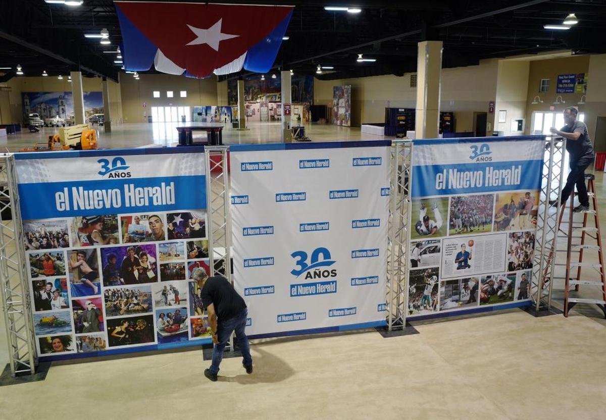 (L-R): Richard Rodriguez and Pedro Balmaseda prepare the exhibit area which will feature key front pages in honor of el Nuevo Herald’s 30th anniversary. .