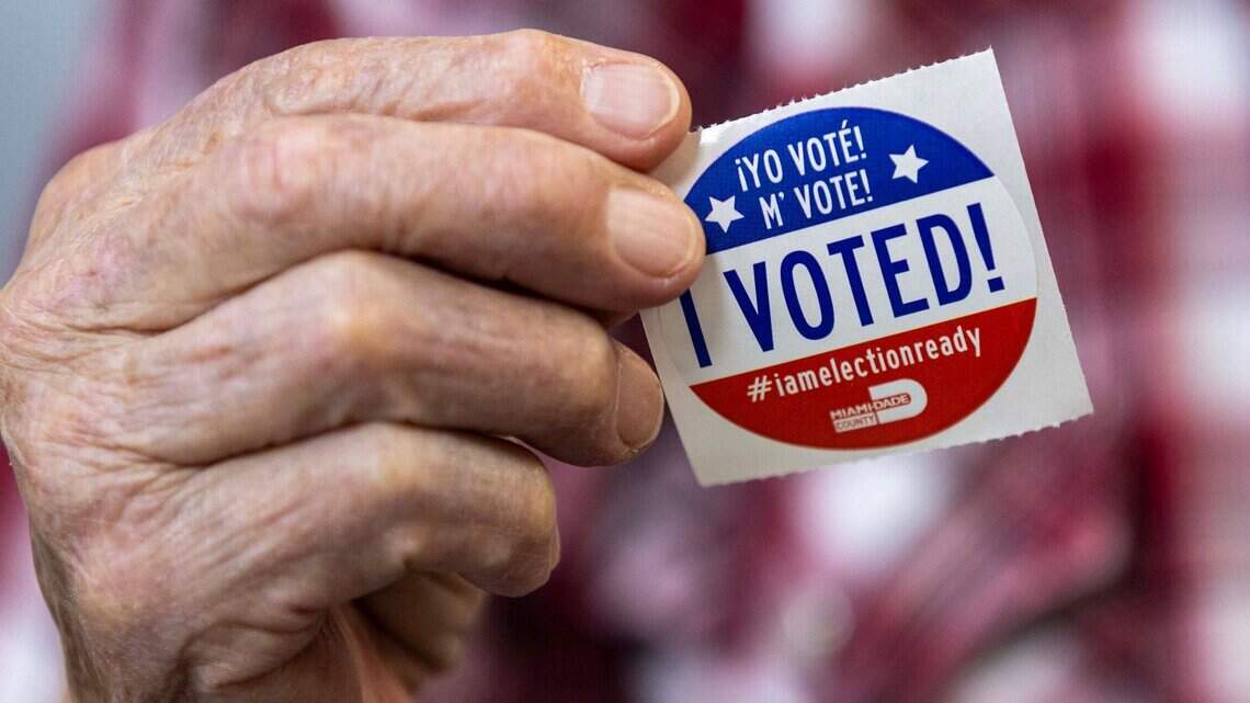 La mitad de los electores de la Florida ya votaron. Vea cuál partido lleva la delantera