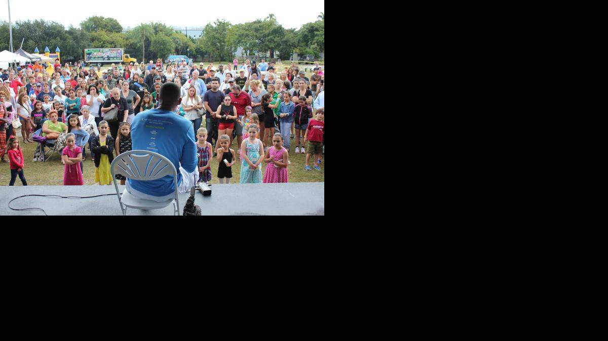 
Master Sgt. Cedric King shares his story with hundreds of Key Biscayne residents at a Veterans Day event hosted by iPads for Soldiers on the Village Green.
