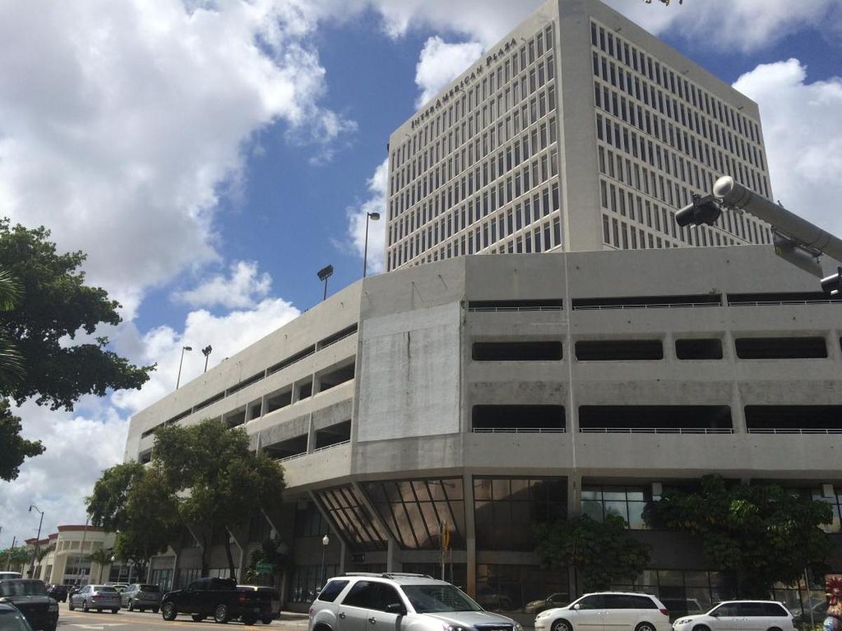The old Interamerican Tower at the corner of Southwest Eighth Street and 27th Avenue in Miami’s Little Havana section before its renovation by Miami Dade College for its InterAmerican Campus.