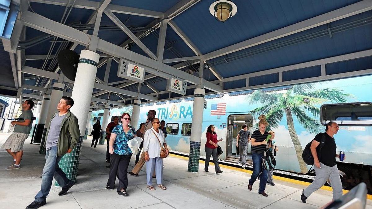 Commuters scramble out of the Tri-Rail trains on Northwest 79th Street in Miami. Miami-Dade leaders want to consider expanding Tri-Rail to the west and northeast as affordable ways to expand rail service in the county.