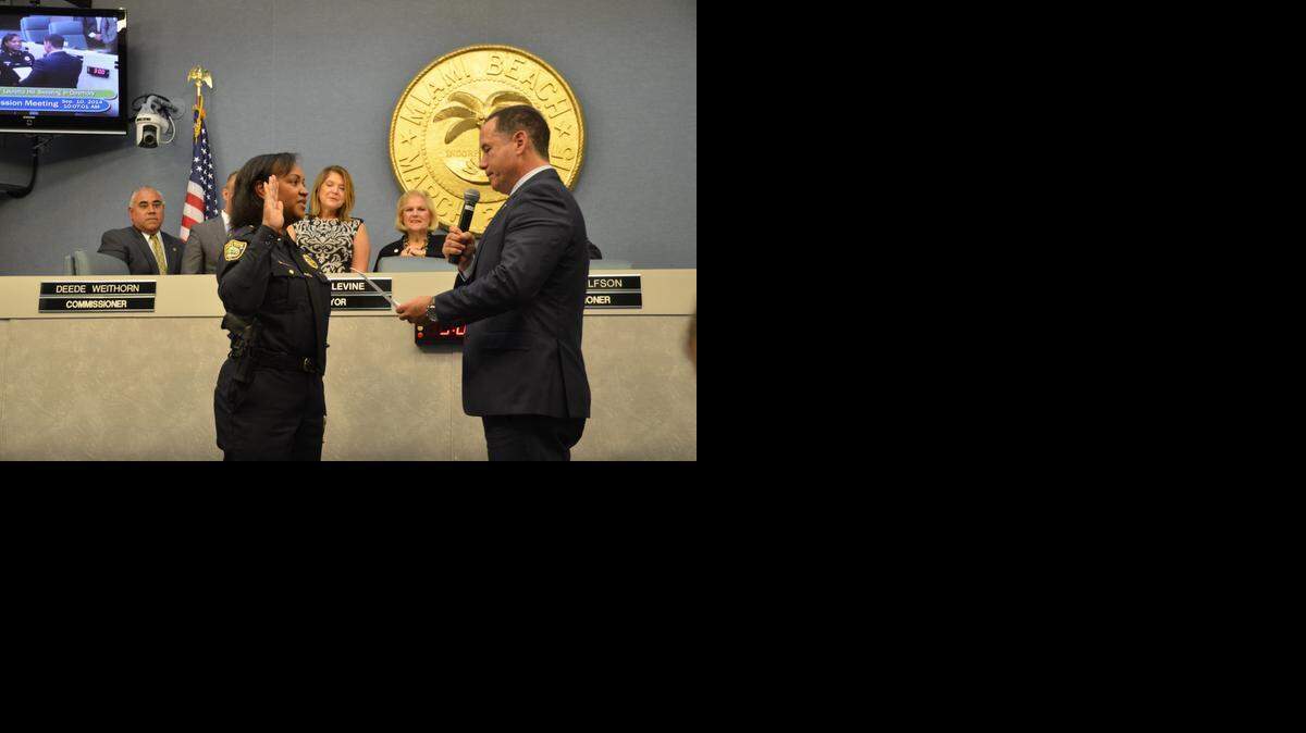 
Mayor Philip Levine swears in Deputy Police Cheif Lauretta Hill.
