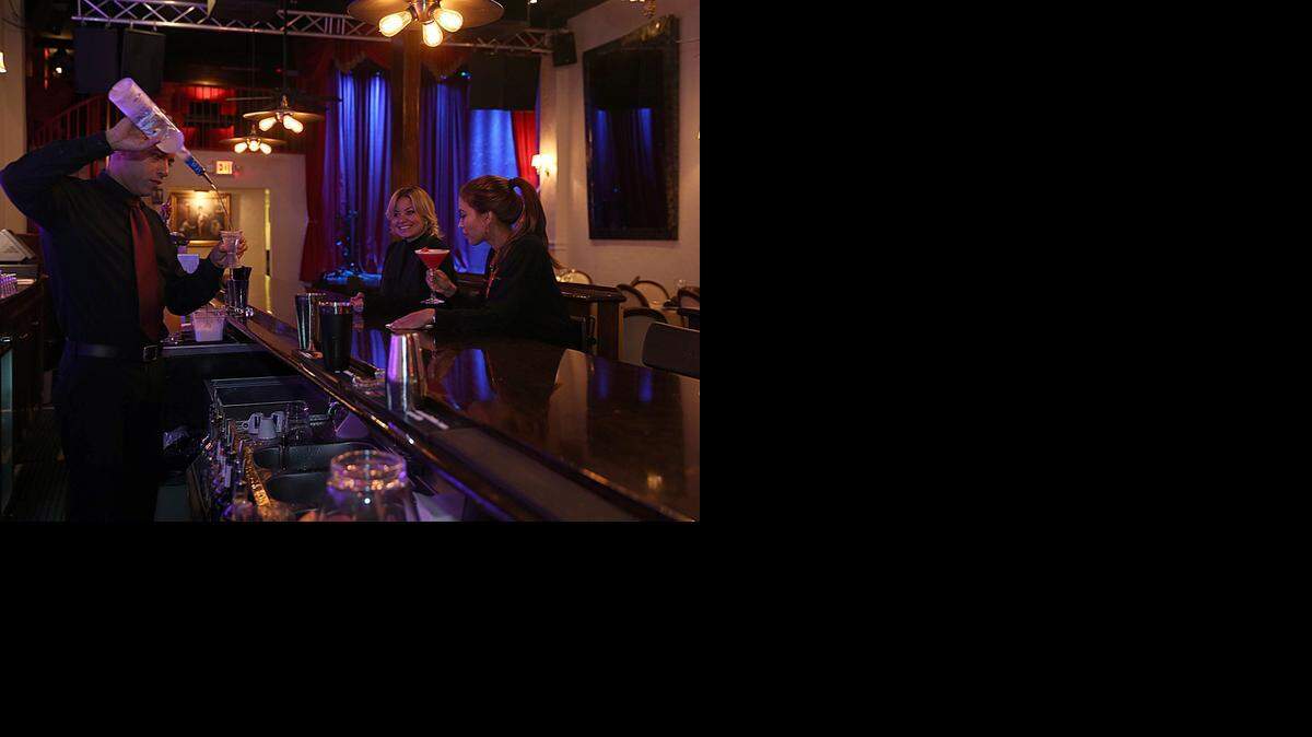 
Bartender Isaías Rodríguez prepares drinks for Viviana Otero and Suzett Viego at La Fontana Miami.
