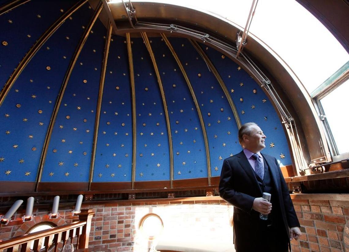 After Versace’s murder, Barton Weiss operated The Villa by Barton G., at Casa Casuarina. It was designed as an exclusive hotel, restaurant and night spot.