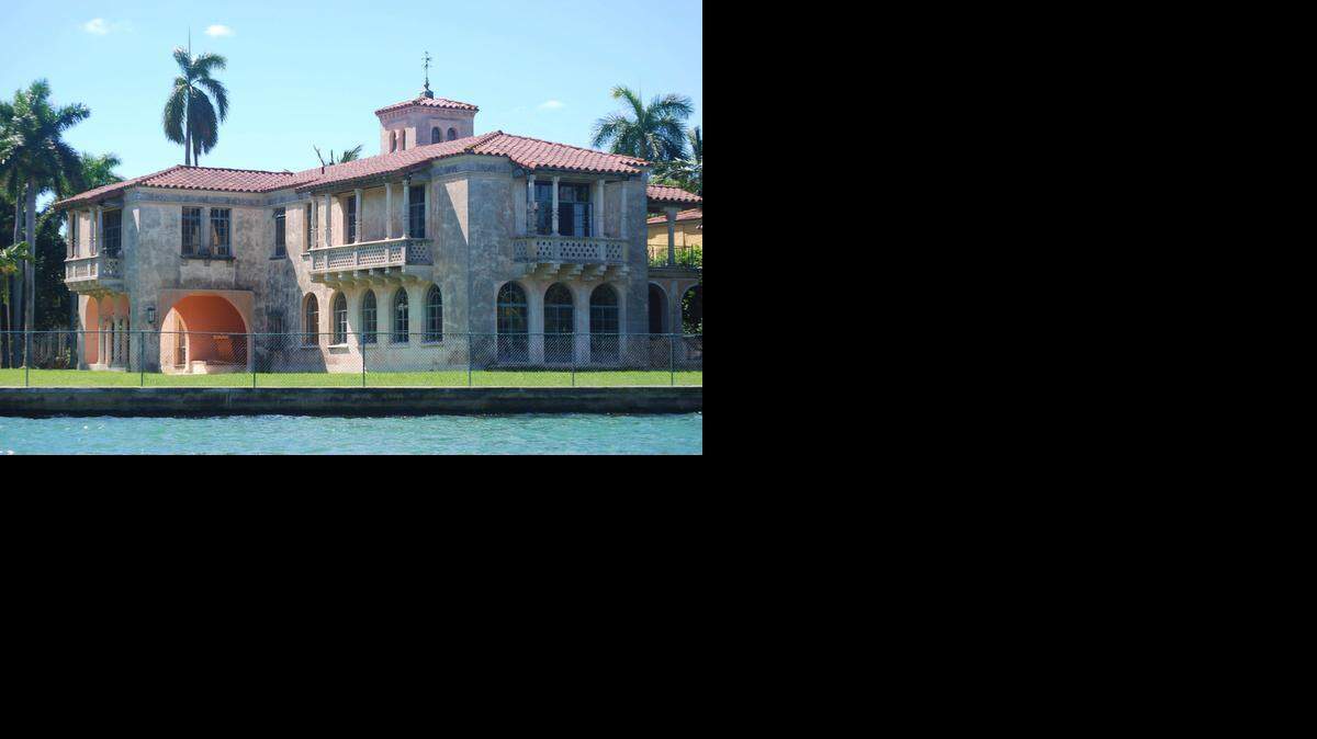 
Lennar CEO Stuart Miller, the owner of 22 Star Island Dr., no longer wants to demolish the 1928 home but instead rotate it and build another mansion next to it.
