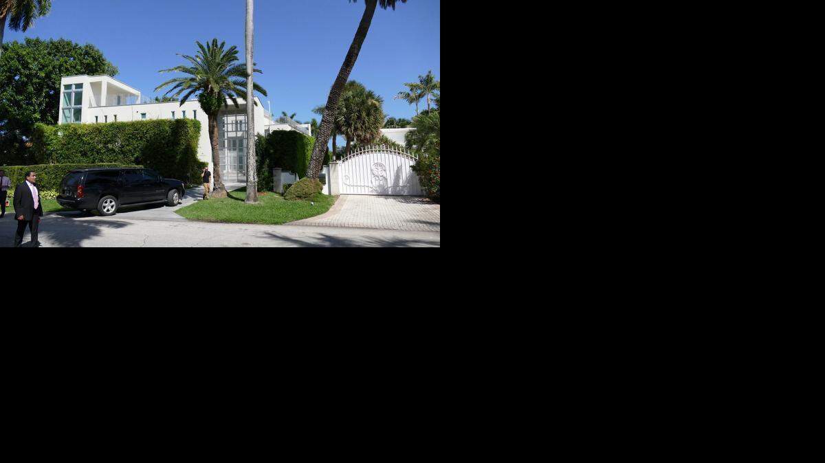 
Miami Beach Police respond to a call of four people shot at the home of rap artist Lil Wayne at 94 LaGorce Cir on Wednesday, March 11, 2015. The call turned out to be a hoax.
