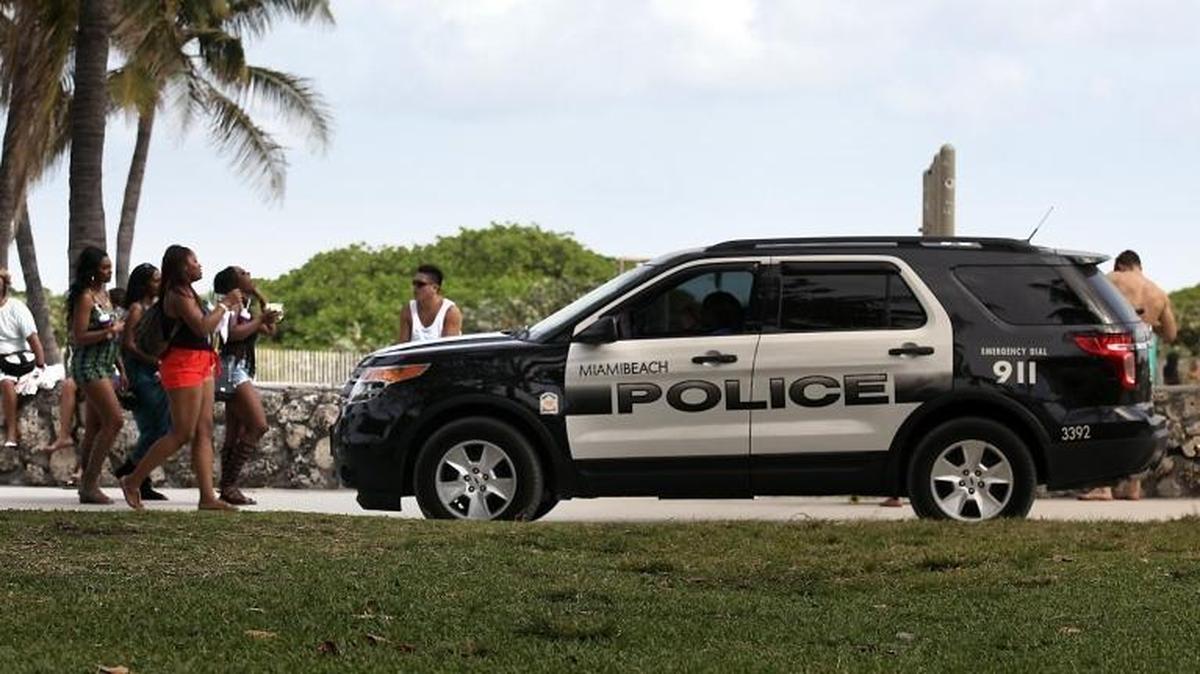 Miami Beach commissioners to close the beach east of the dunes at 10 p.m. instead of midnight to curb crime on the sand.