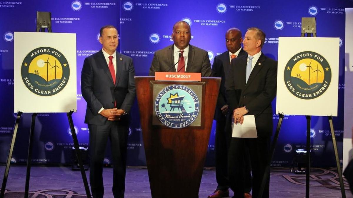 Mayor Philip Levine of Miami Beach and Mayor Steve Benjamin of Columbia, South Carolina, held a press conference on Monday afternoon to highlight the growing support from mayors across the country for the goal of moving to 100 percent clean, renewable energy.