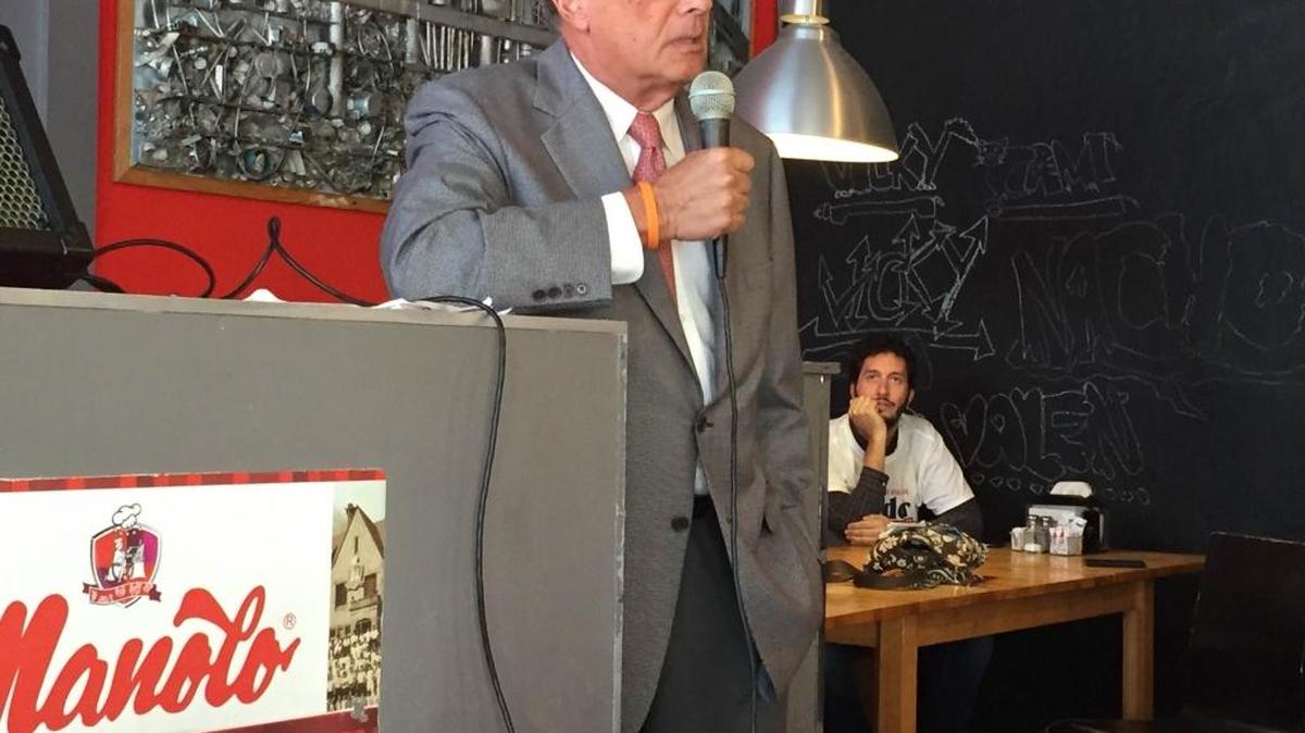 
Mayor candidate David Wieder spoke at the Tuesday Morning Breakfast Club.

