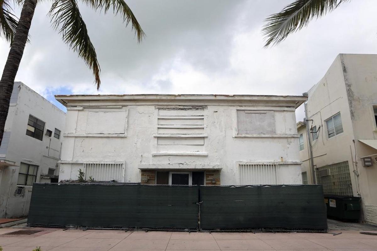 A building at 7420 Ocean Terrace in Miami Beach’s North Beach is shuttered; it was photographed October 2015. The county has put a demolition order on this building.