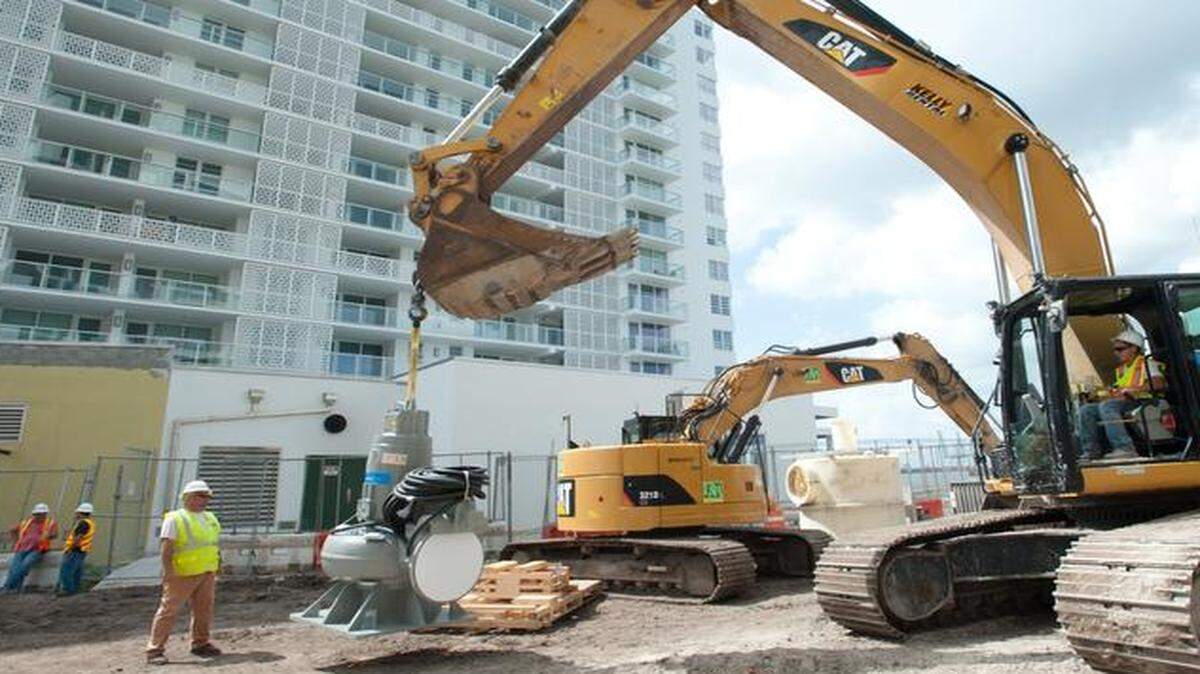 
Workers move one of the storm-water pumps being installed for one of the storm-water pumps being installed near West Avenue and Tenth Street in Miami Beach, Wednesday, Sept. 17, 2014. While the city is installing the pumps to mitigate the effects of sea-level rise, the first pump stations are being built in the more flood-prone areas ahead of the annual king tide in October.
