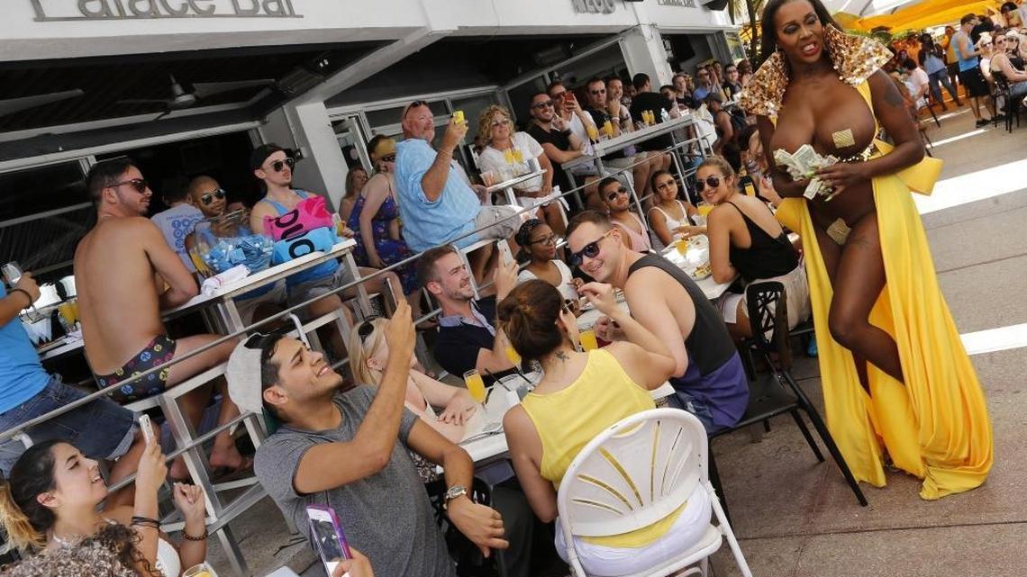 “Tiffany” performs at The Palace Bar’s Sunday Brunch.