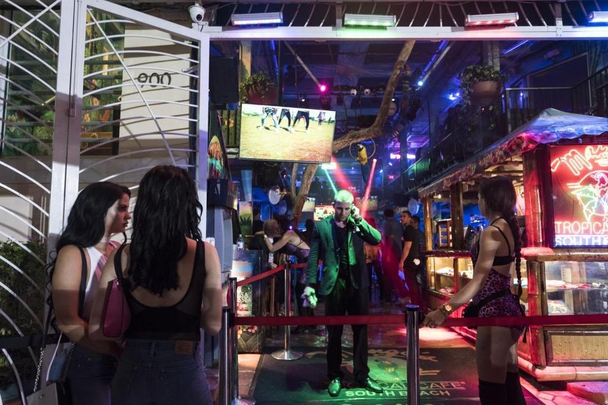 People wait to enter Mango’s Tropical Cafe on Ocean Drive.