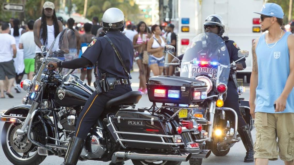 In preparation for large crowds expected to soak in Memorial Day Weekend in South Beach, officials will again create a traffic loop, close off Ocean Drive to vehicles and deploy hundreds of police officers in the streets.