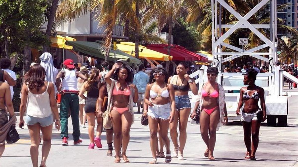 
Thousands of young people converge on South Beach for Urban Beach Weekend on Saturday, May 23, 2015.
